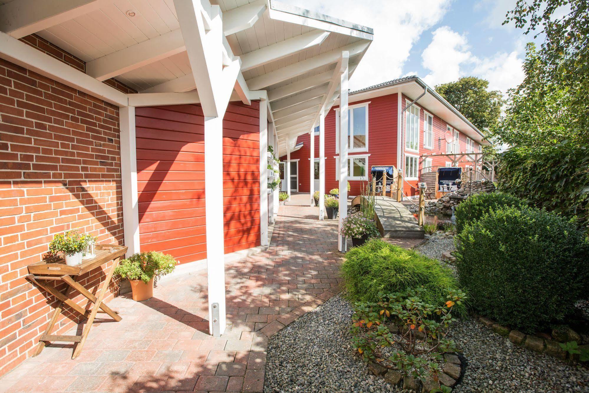 Paulsen'S Landhotel Und Restaurant Bohmstedt Exterior foto